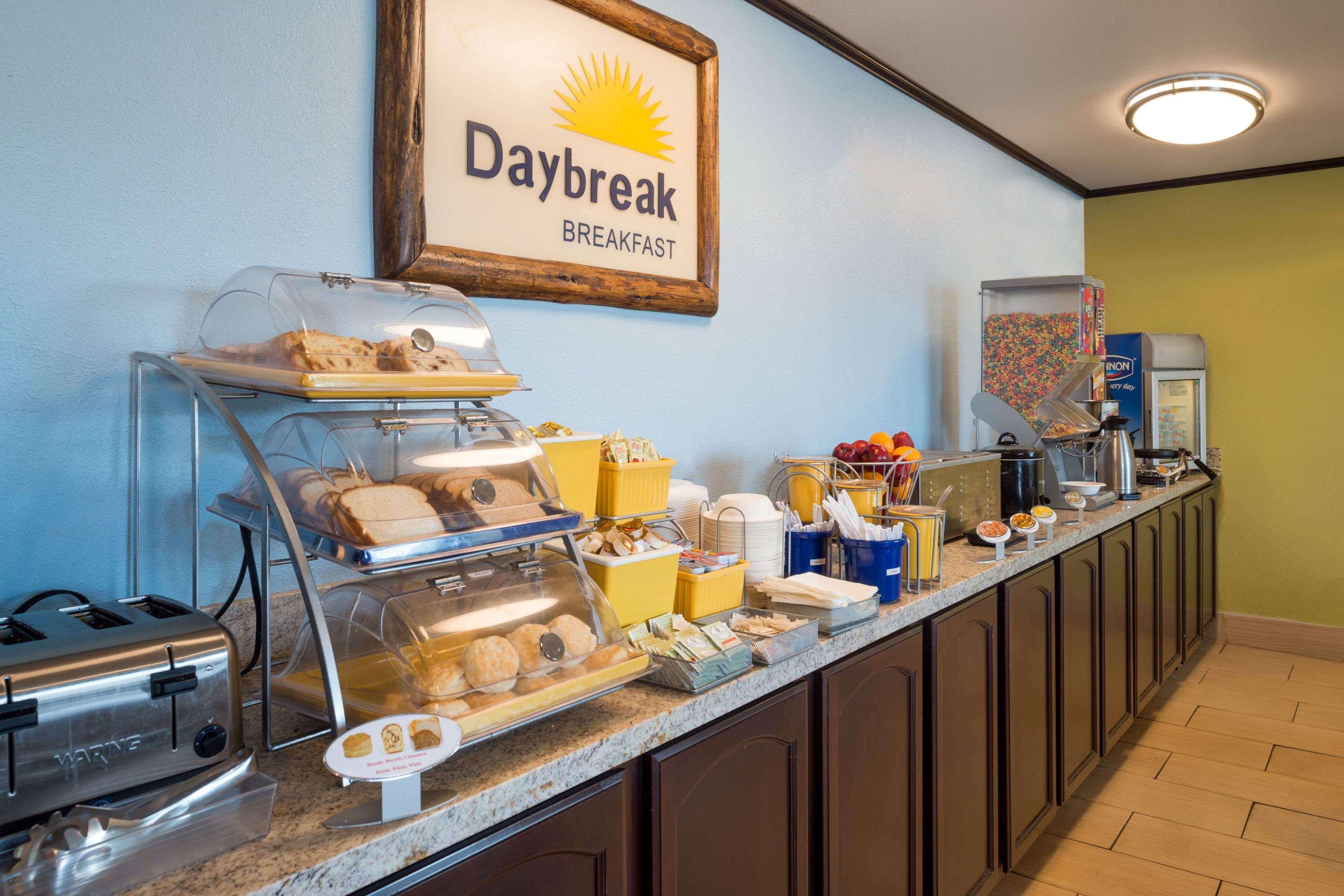 Days Inn & Suites By Wyndham Spokane Airport Airway Heights Eksteriør bilde