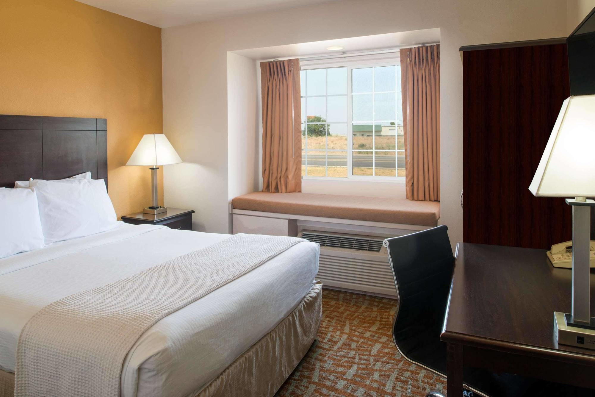 Days Inn & Suites By Wyndham Spokane Airport Airway Heights Eksteriør bilde